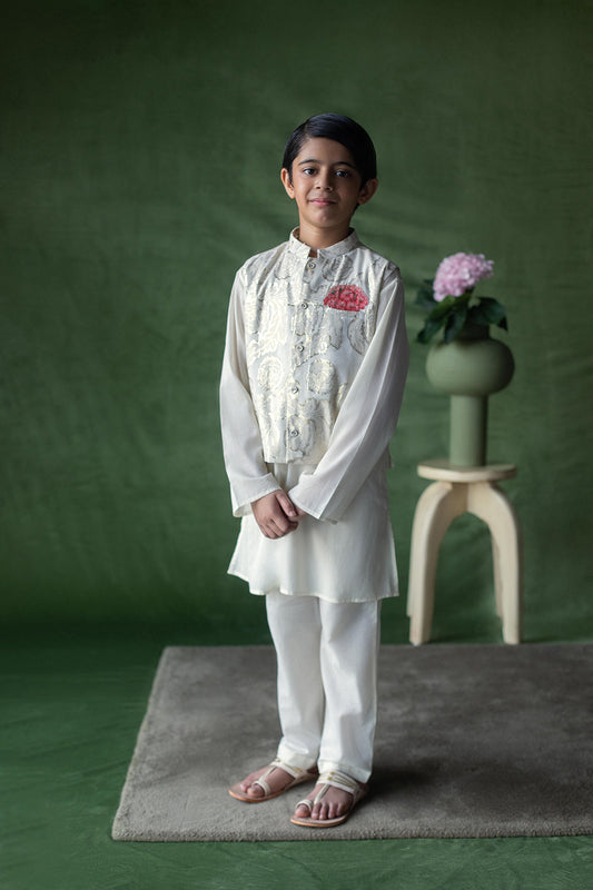 Madhumalti Ivory Bandi, Kurta Pyjama set